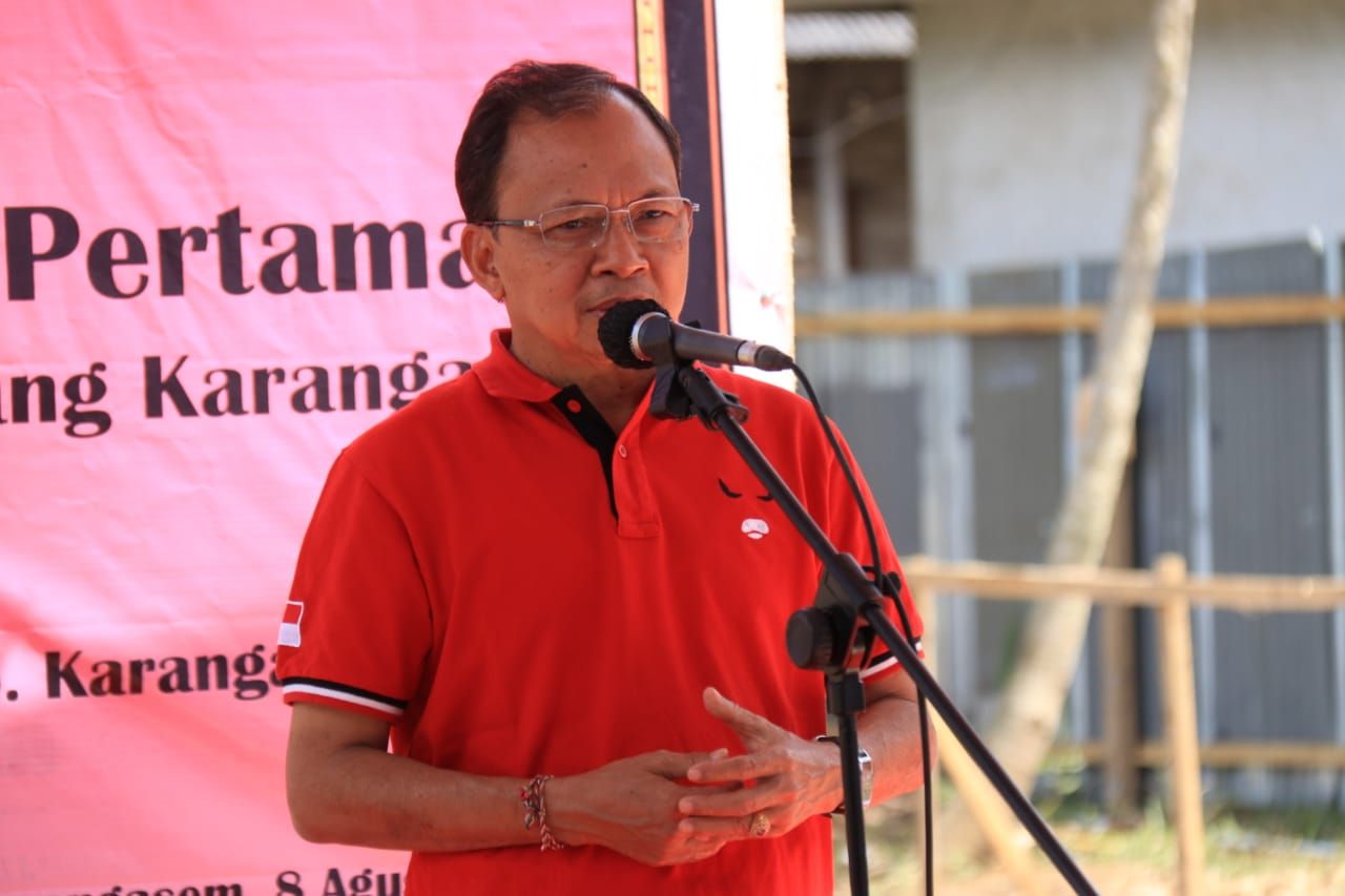 podiumnews.com-Gubernur Koster Ingin Guru SMAN 1 Abang Asli Warga Setempat